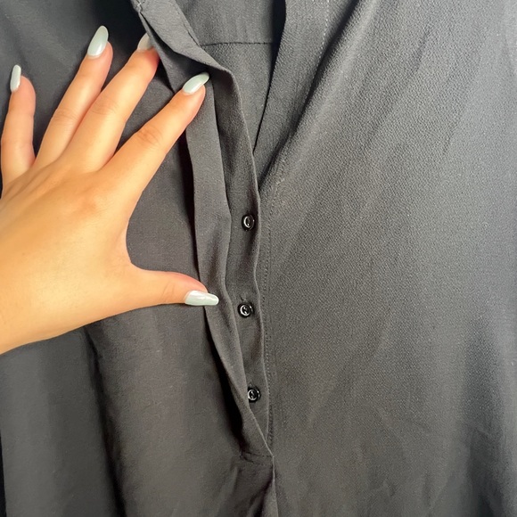 Gibson sleeveless black blouse with 3 button front closure size xs - Picture 4 of 8